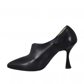 Chaussure pour femme décolletée à bout pointu avec décolleté asymétrique en cuir noir talon 9 - Pointures disponibles:  32, 33, 34, 35, 42, 43, 44, 45, 46 2