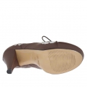 Chaussure à lacets pour femmes en cuir marron avec fleurs blanches et plateforme talon 10 - Pointures disponibles:  31, 42