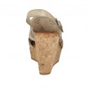 Sandalo da donna in pelle forata taupe con plateau e zeppa 9 - Misure disponibili: 42