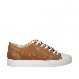 Men's sports shoe with laces in white leather and cognac brown pierced leather - Available sizes:  37