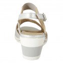 Sandalia para mujer con elasticos en piel laminada plateada cuña 5 - Tallas disponibles:  31