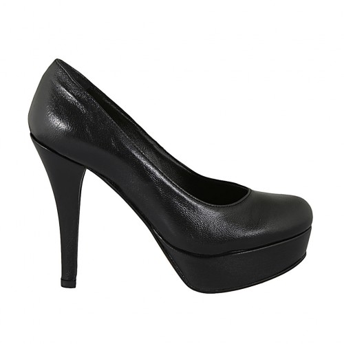 Woman's pump in black leather with...