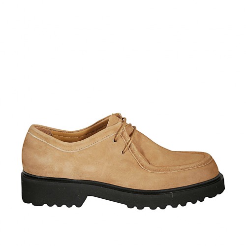 Woman's laced derby shoe in beige...