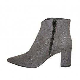 Woman's pointy ankle boot... 2