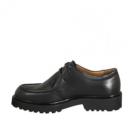 Woman's laced derby shoe in... 2