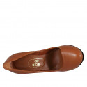 Decolté da donna in pelle color cuoio con plateau tacco 11 - Misure disponibili: 32