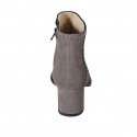 Stivaletto da donna con cerniera e borchie in camoscio grigio tacco 5 - Misure disponibili: 44