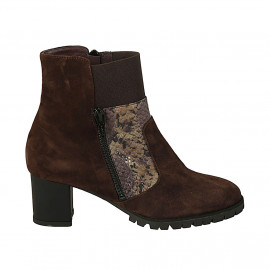 Woman's ankle boot in brown...