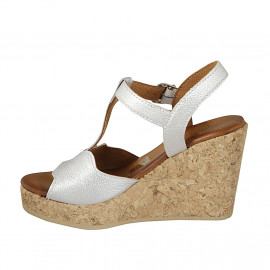 Sandalia para mujer con plataforma y cinturon en piel laminada plateada cuña 9 - Tallas disponibles:  42, 43 2