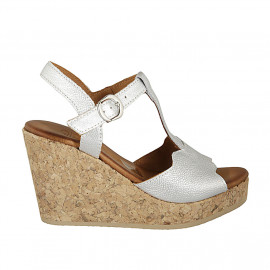 Sandale pour femmes avec plateforme et courroie en cuir lamé argent talon compensé 9 - Pointures disponibles:  42, 43