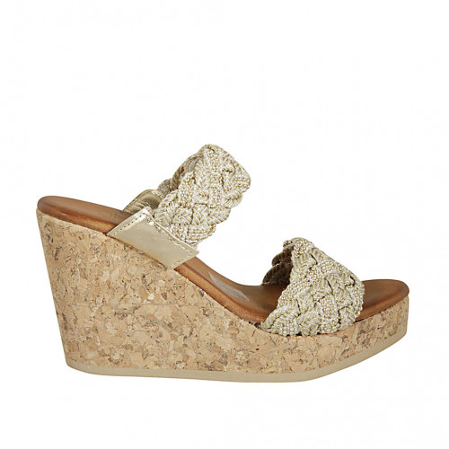 Mule para mujer en tejido trensado y piel platino con tachuelas, plataforma y cuña 9 - Tallas disponibles:  42, 43