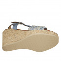 Sandalia para mujer en piel y piel trensada azul grisaceo y gris con cinturon y plataforma cuña 9 - Tallas disponibles:  42, 43