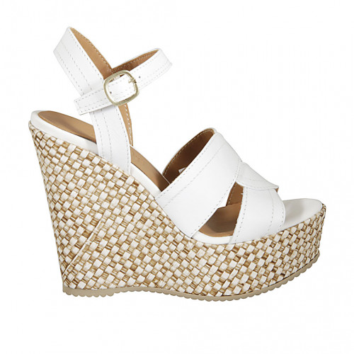 Woman's strap platform sandal in...