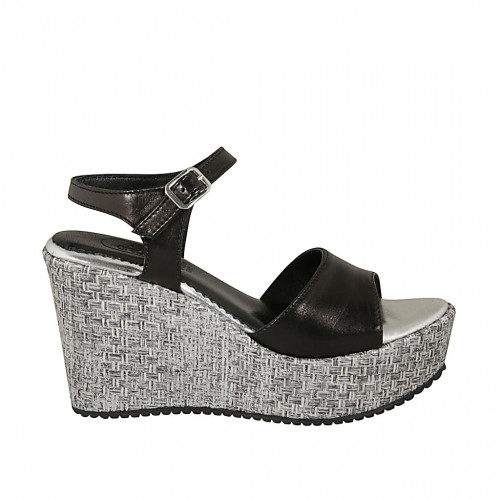 Woman's strap platform sandal in...