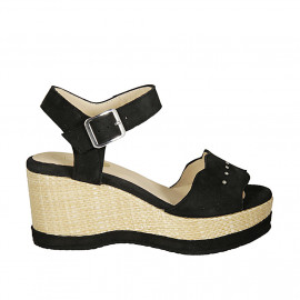 Sandalia para mujer en gamuza negra con cinturon, tachuelas y cuña 7 - Tallas disponibles:  42