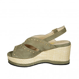 Sandalia para mujer en gamuza verde con tachuelas y cuña 7 - Tallas disponibles:  43 2