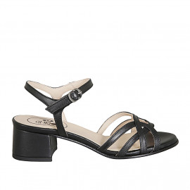 Woman's strap sandal in...