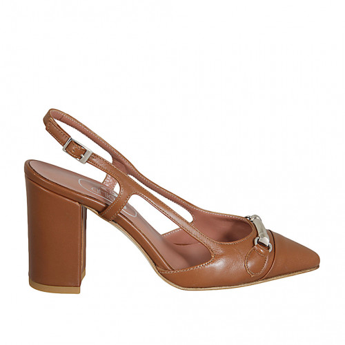 Woman's slingback pump in cognac...