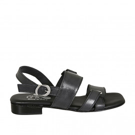 Woman's sandal in black...