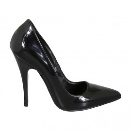 Woman's pointy pump in...
