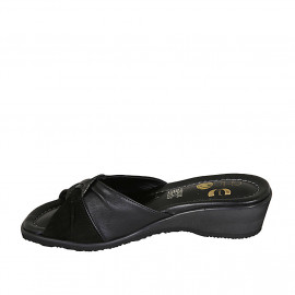 Sabot da donna in camoscio e pelle nera zeppa 3 - Misure disponibili: 42 2