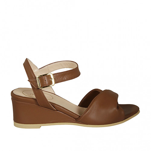 Sandale pour femmes avec courroie en cuir marron talon compensé 5 - Pointures disponibles:  42
