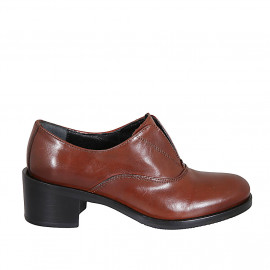 Woman's highfronted shoe with elastic band in tan brown leather heel 5 - Available sizes:  45