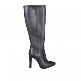 Woman's pointy boot with...